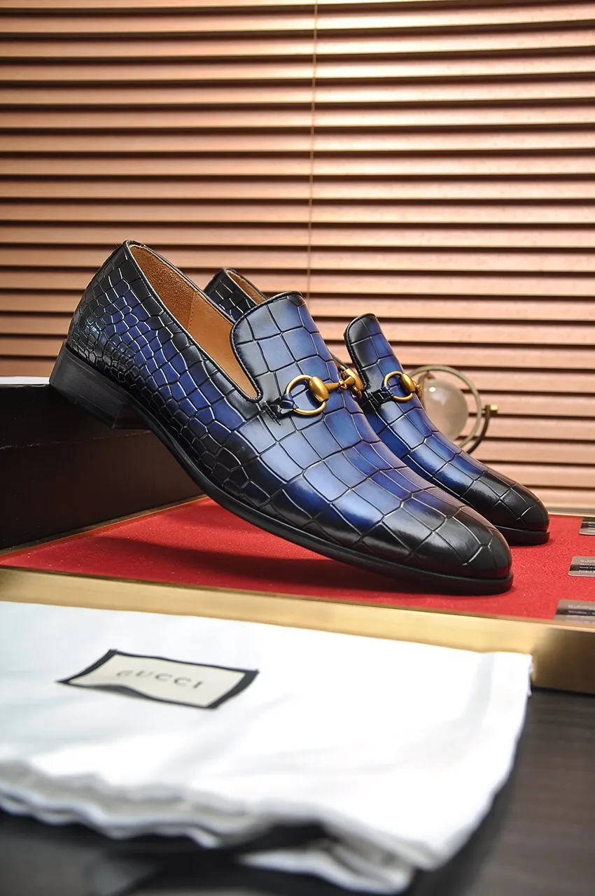 Men's shoes💰560💶Italy's top luxury men's shoe giant (GUCCI) (Gucci) (full cowhide lining) new arrival🍃Original European style🔰 Pleasant to the eye😍In order to make the shoes more durable and non-deformable🌀The production continues to follow traditional methods but there is still no lack of innovation💪Choose original sheepskin for the leather♻️ Smooth and natural And extra bright ⭐Made of imported cowhide, the first choice of rich people 38-45 (45 customized)